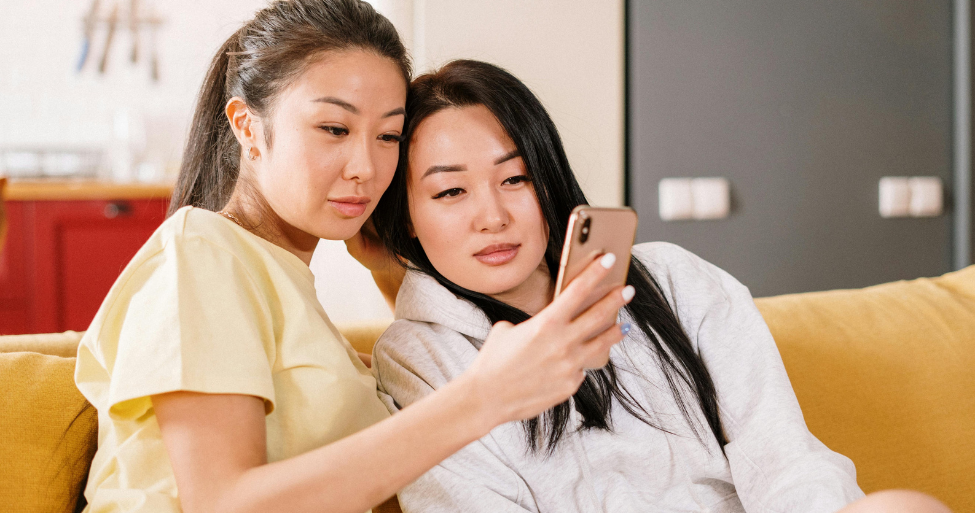 Two women applying a loan on Maya app